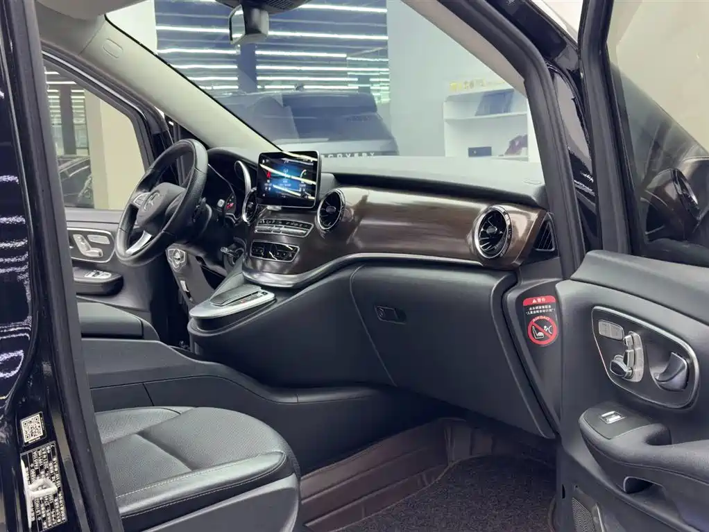 Mercedes-Benz V-Class 2020 V 260 Navigator Edition фото 8