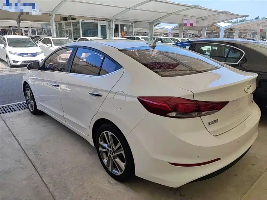 Hyundai Elantra 2016 Model 1.6L Automatic Smart Elite фото 5