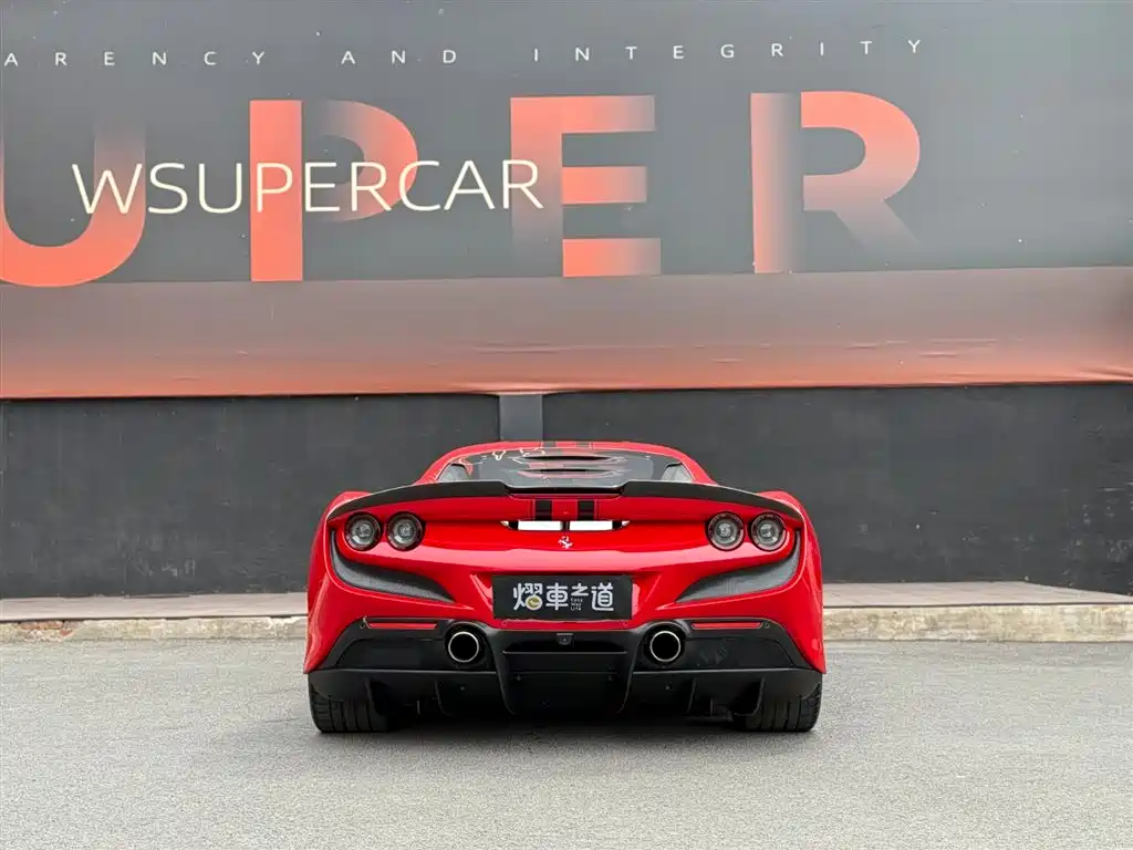 FERRARI F8