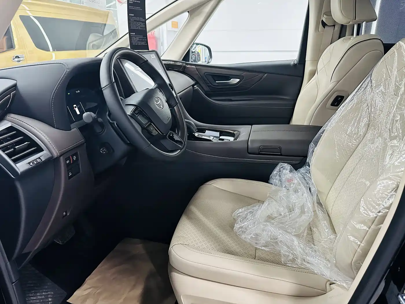 Toyota Alphard 2025 Hybrid 2.5L Prestige Gold Edition фото 4