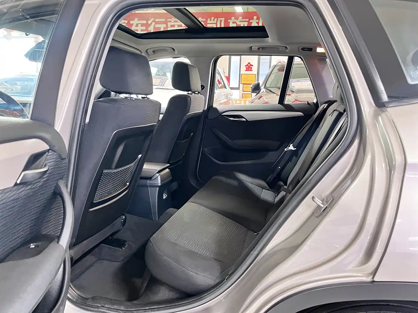 BMW X1 2014 sDrive18i Fashion Edition фото 7