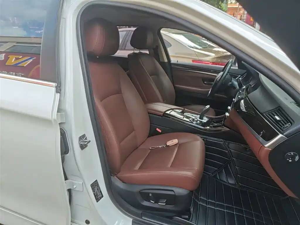 BMW 5 Series 2014 525Li Leading фото 25