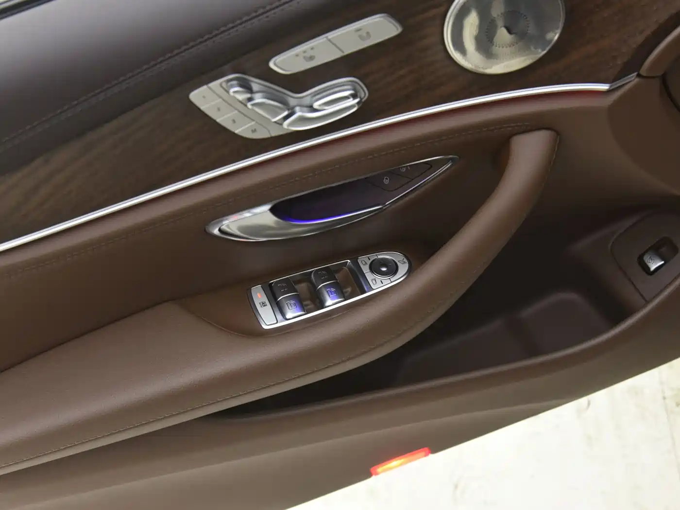Mercedes-Benz E-Class 2023 E 300 L Fashion фото 7