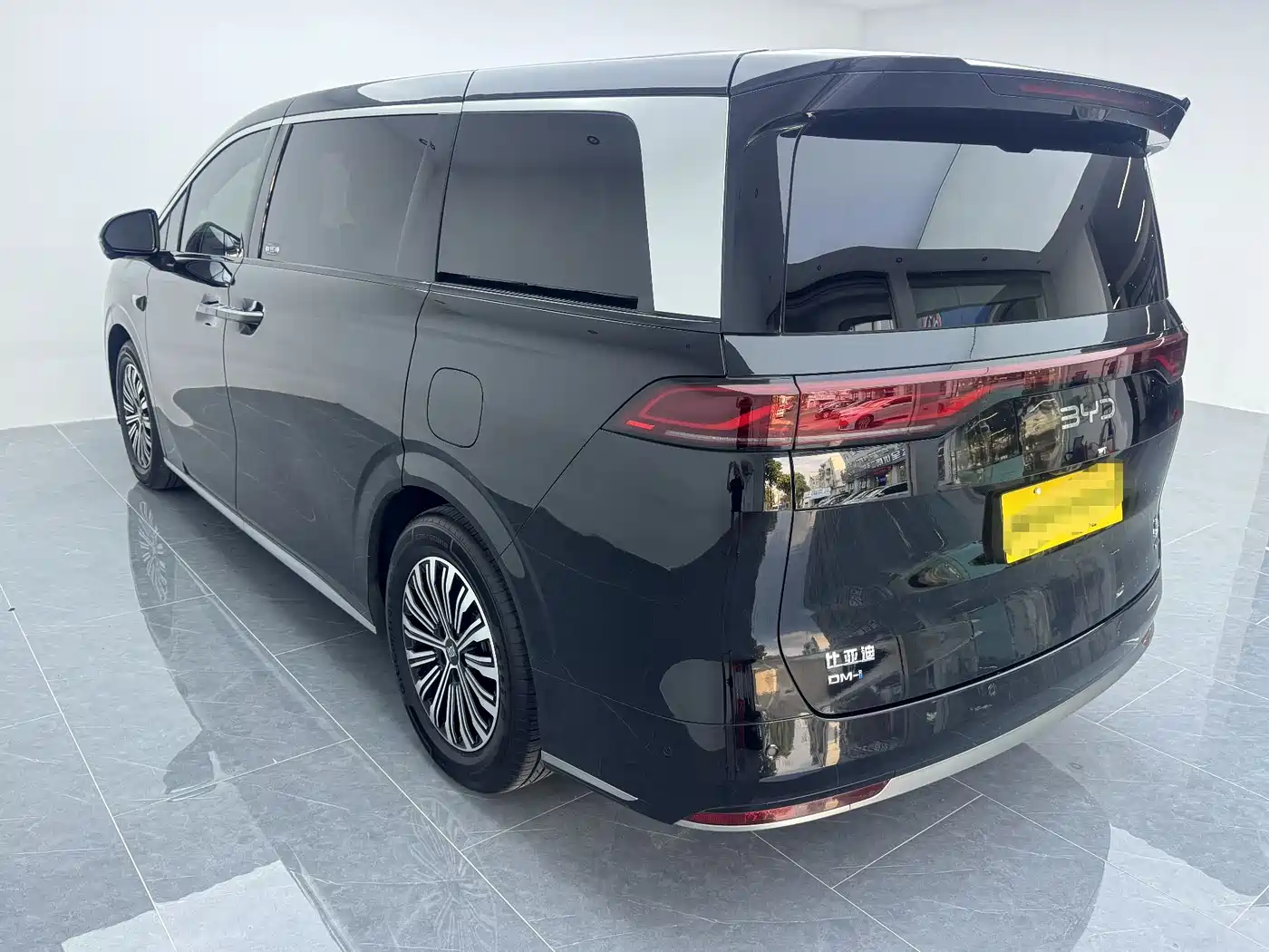 BYD Xia 2025 DM-i 1.5T 100km Surpass Edition фото 6