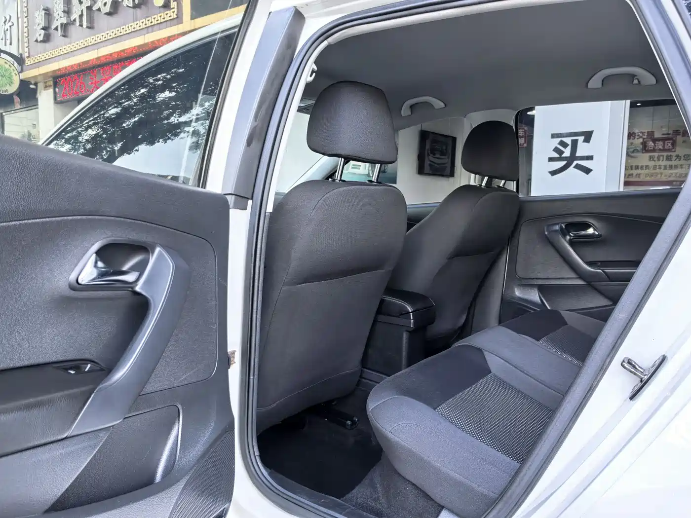 Volkswagen Polo 2013 1.6L Manual Comfort Edition фото 9