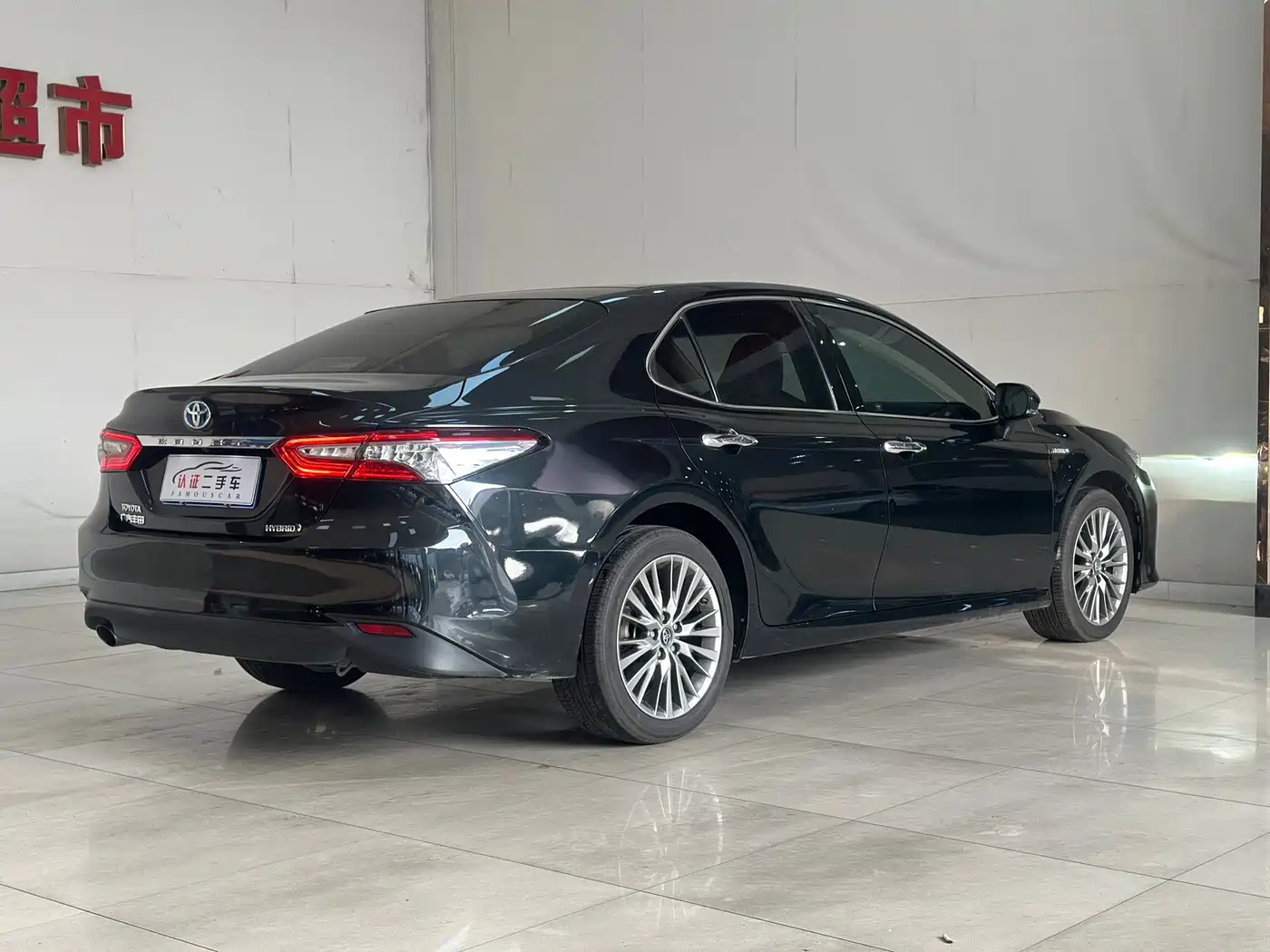 Toyota Camry 2018 Hybrid 2.5HG Luxury Edition фото 5
