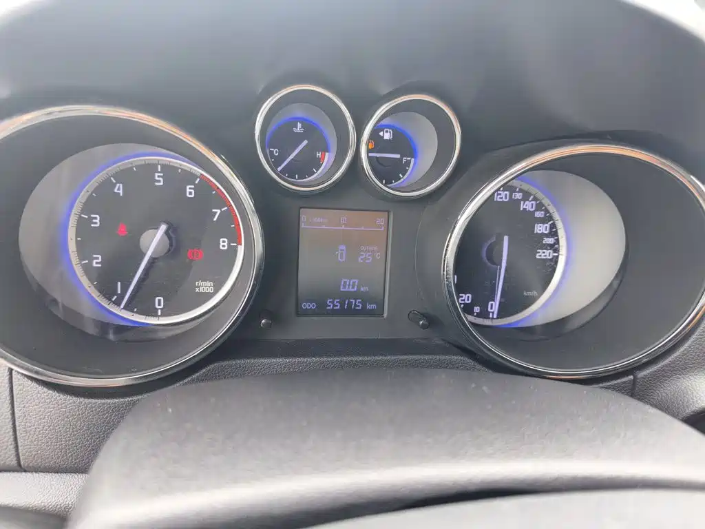 Photo 12 - Changan CS35