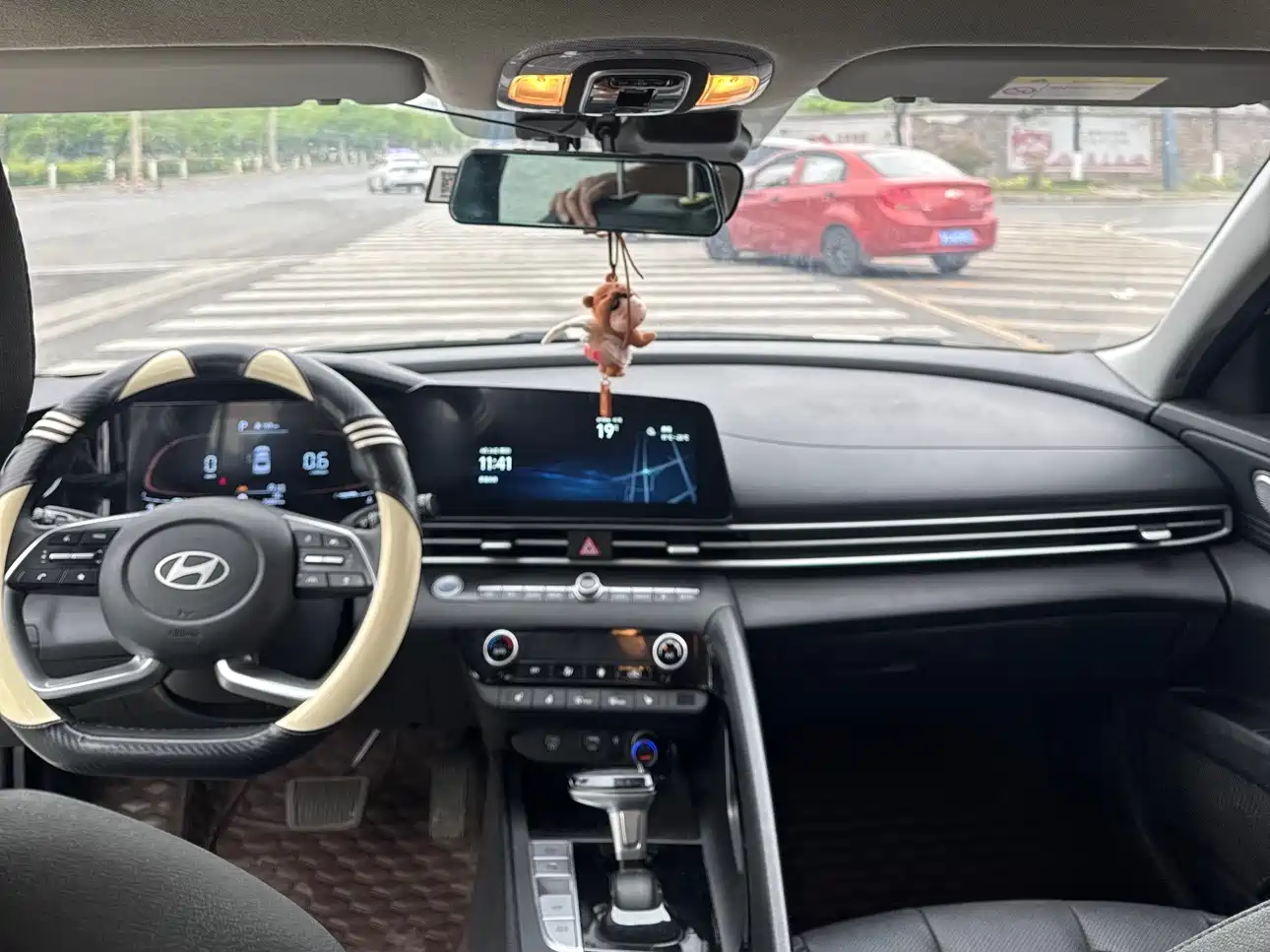 Hyundai Elantra 2023 Model 1.5L CVT LUX Premium Edition фото 10