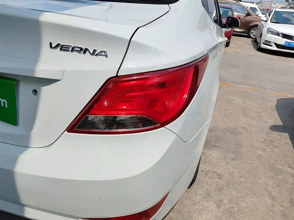 Hyundai Verna 2016 1.4L Manual Smart GLS фото 8
