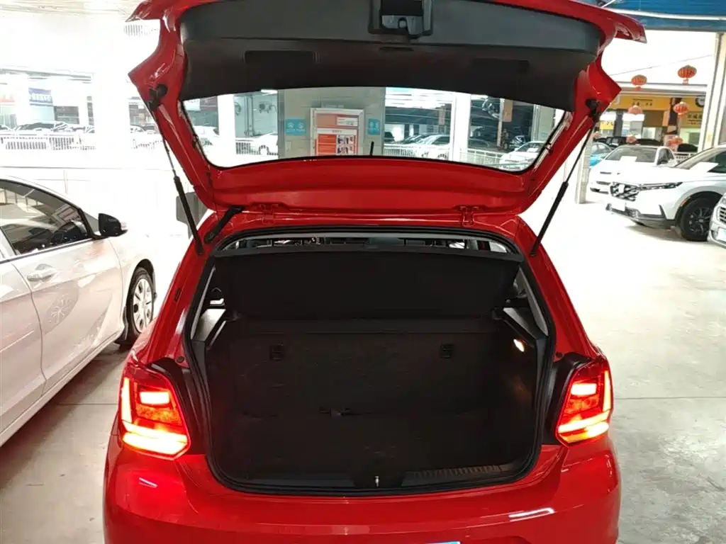 Volkswagen Polo 2016 1.4L Automatic Trend фото 19