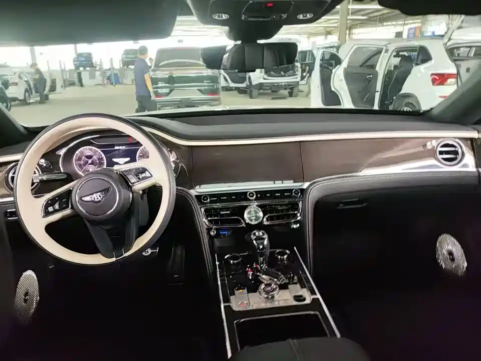 Bentley Flying Spur Plug-in Hybrid 2022 2.9T V6 Hybrid фото 11