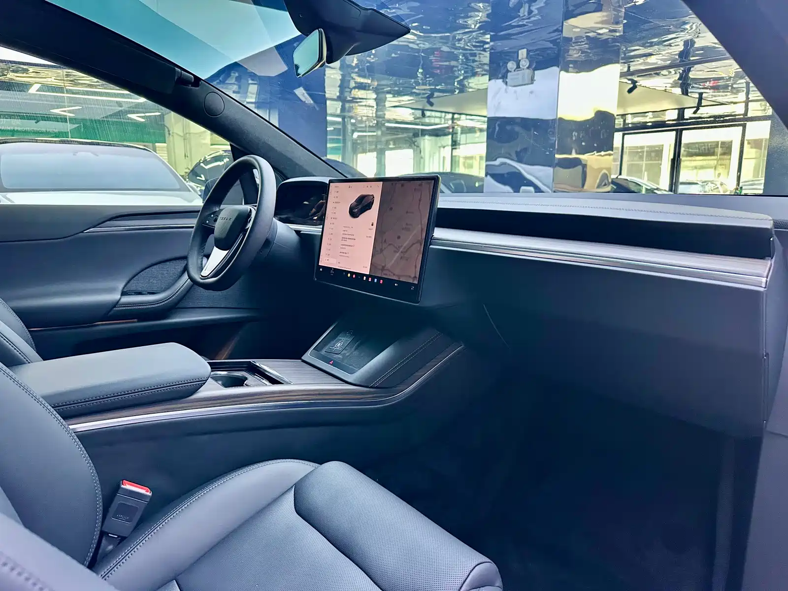 Фото 10 - Tesla Model X