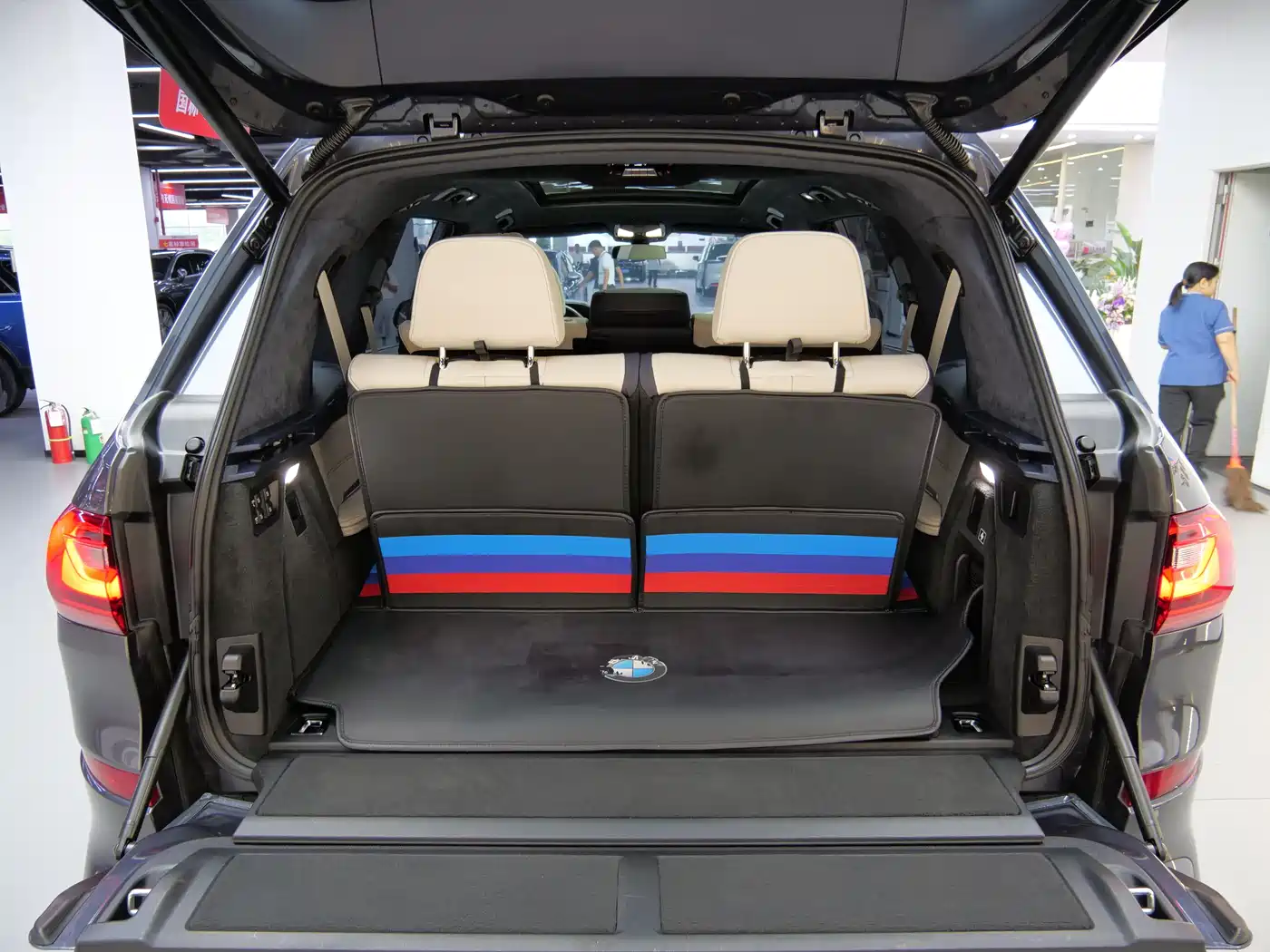 BMW X7 2021 xDrive40i Executive M Sport Package фото 19