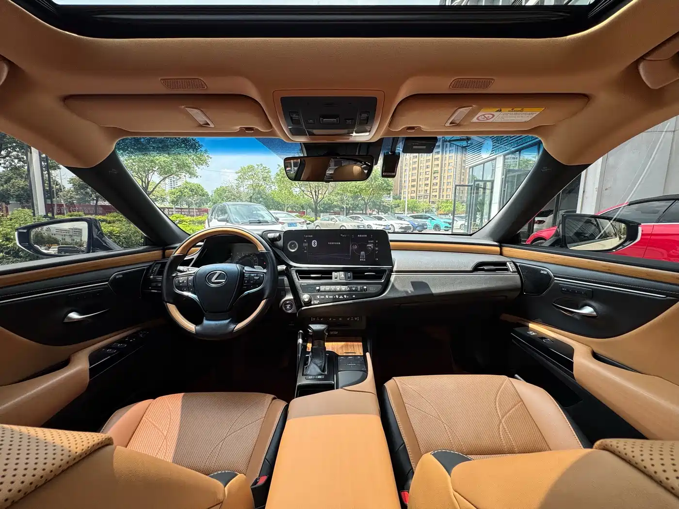Фото 9 - Lexus ES