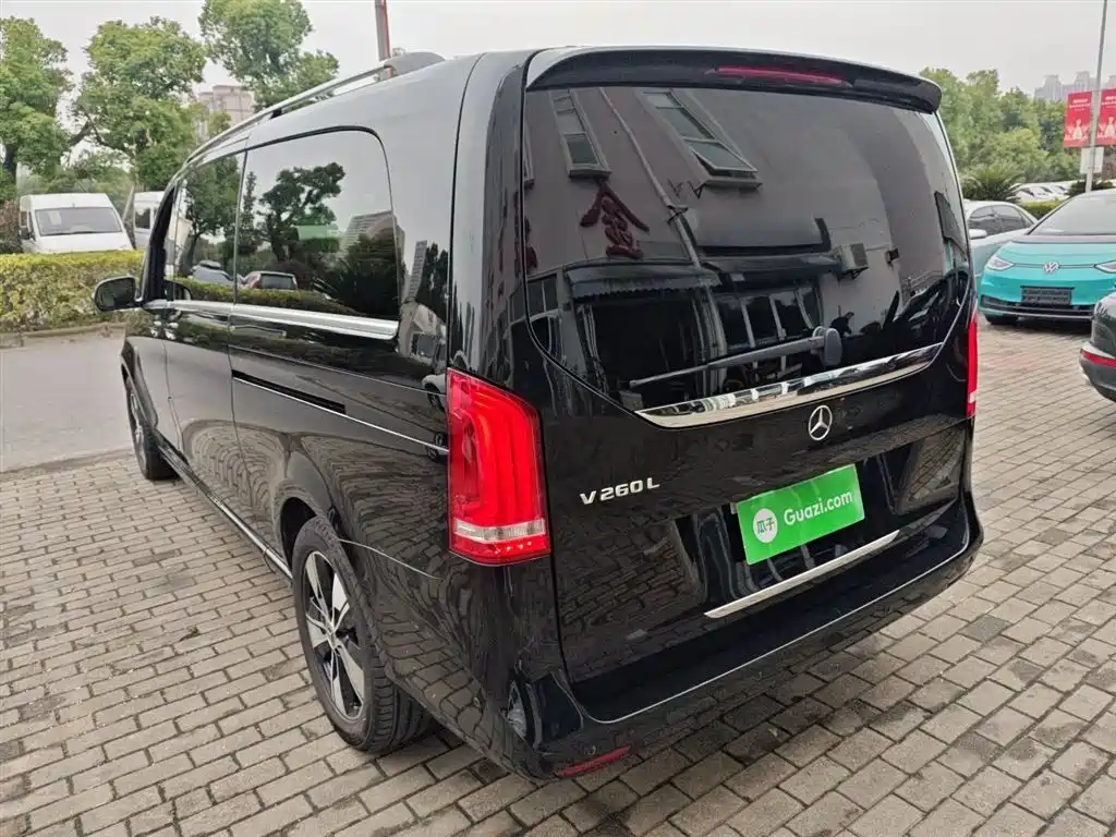 Mercedes-Benz V-Class 2021 V 260 L Long Wheelbase Premium Edition фото 23