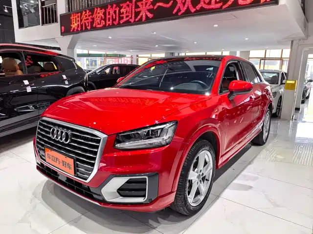Audi Q2L 2019