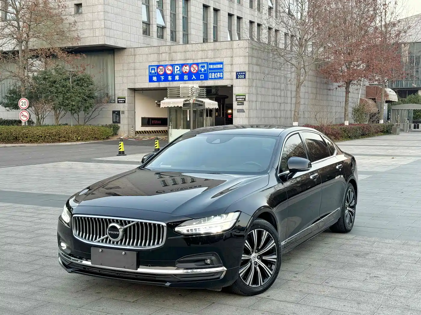 VOLVO S90