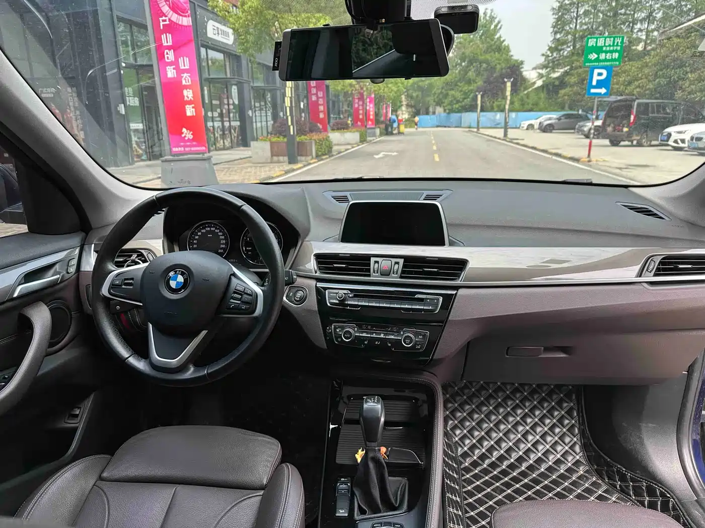 BMW X1 2018 xDrive20Li Premium Model фото 3