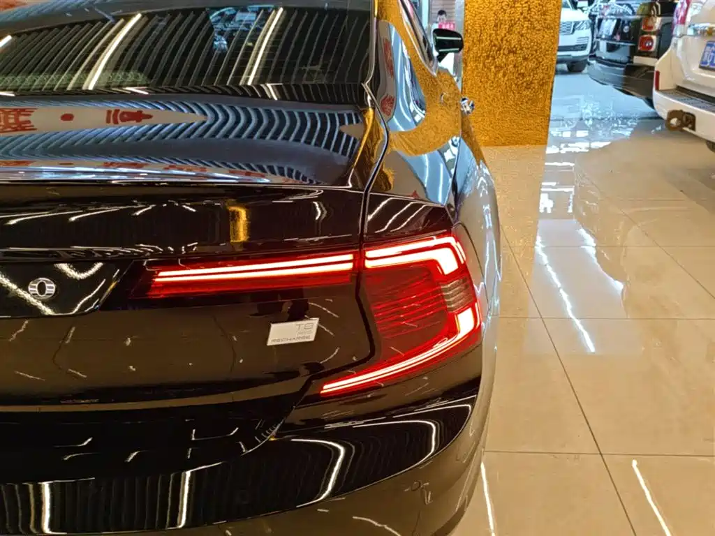 VOLVO S90 PLUG-IN HYBRID