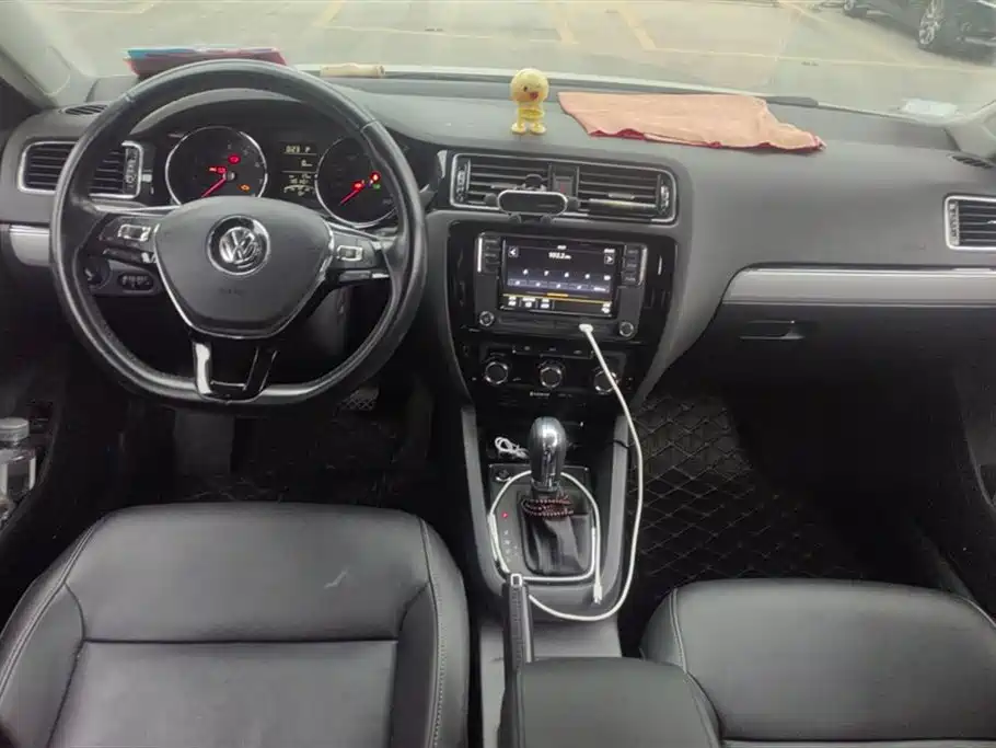 Volkswagen Sagitar 2017 1.6L Automatic Comfort фото 12