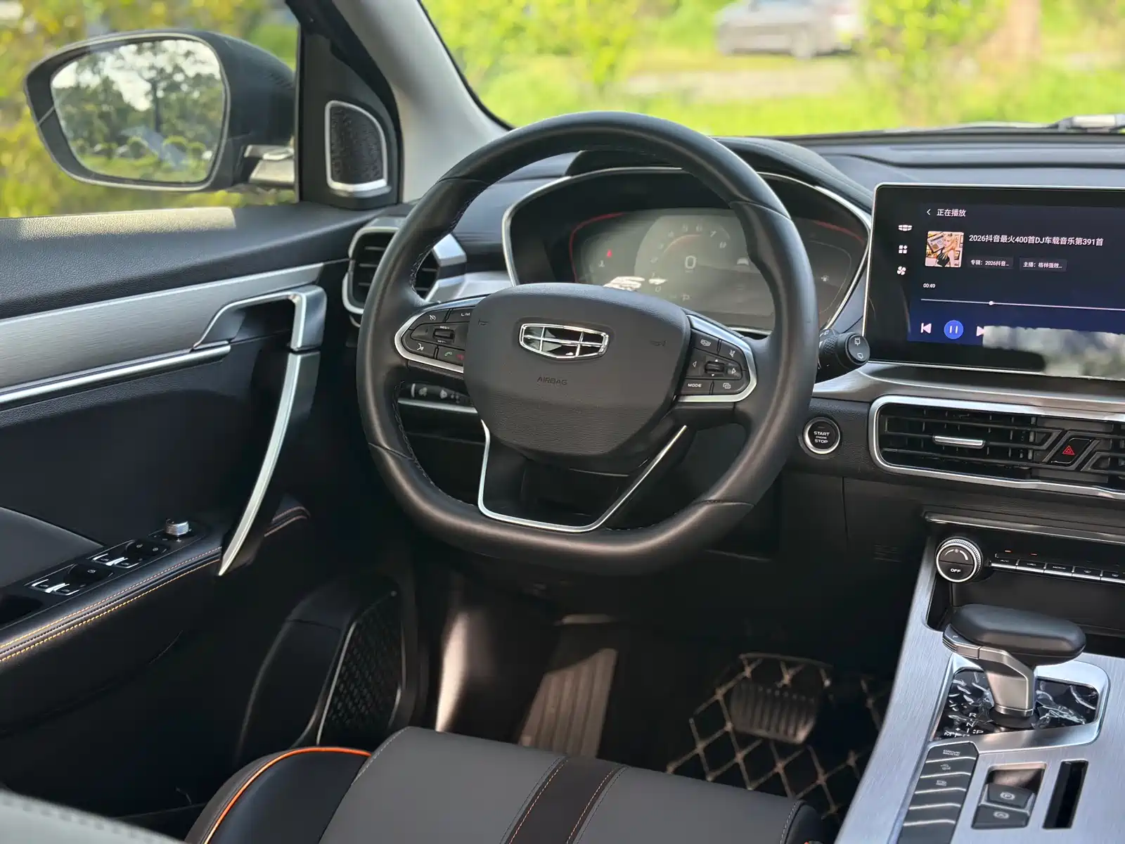 Фото 23 - Geely Coolray