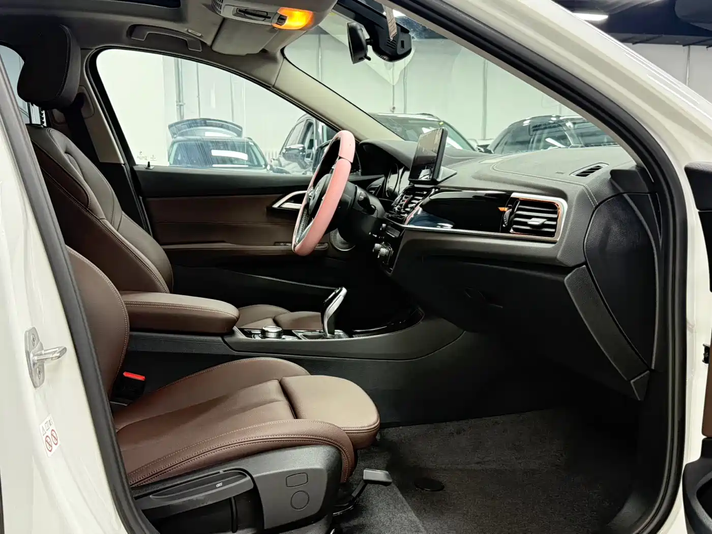 BMW 1 Series 2022 120i M Sport Shadow Edition фото 18