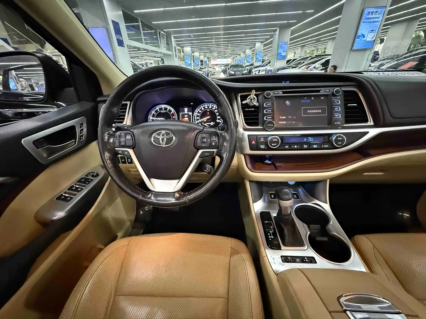 Toyota Highlander 2015 2.0T AWD Ultimate Edition 7-seater фото 12