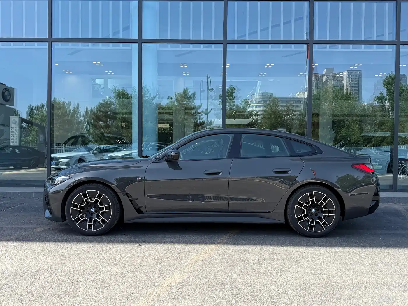 BMW 4 Series 2024 430i Gran Coupe M Sport Shadowline Package фото 3