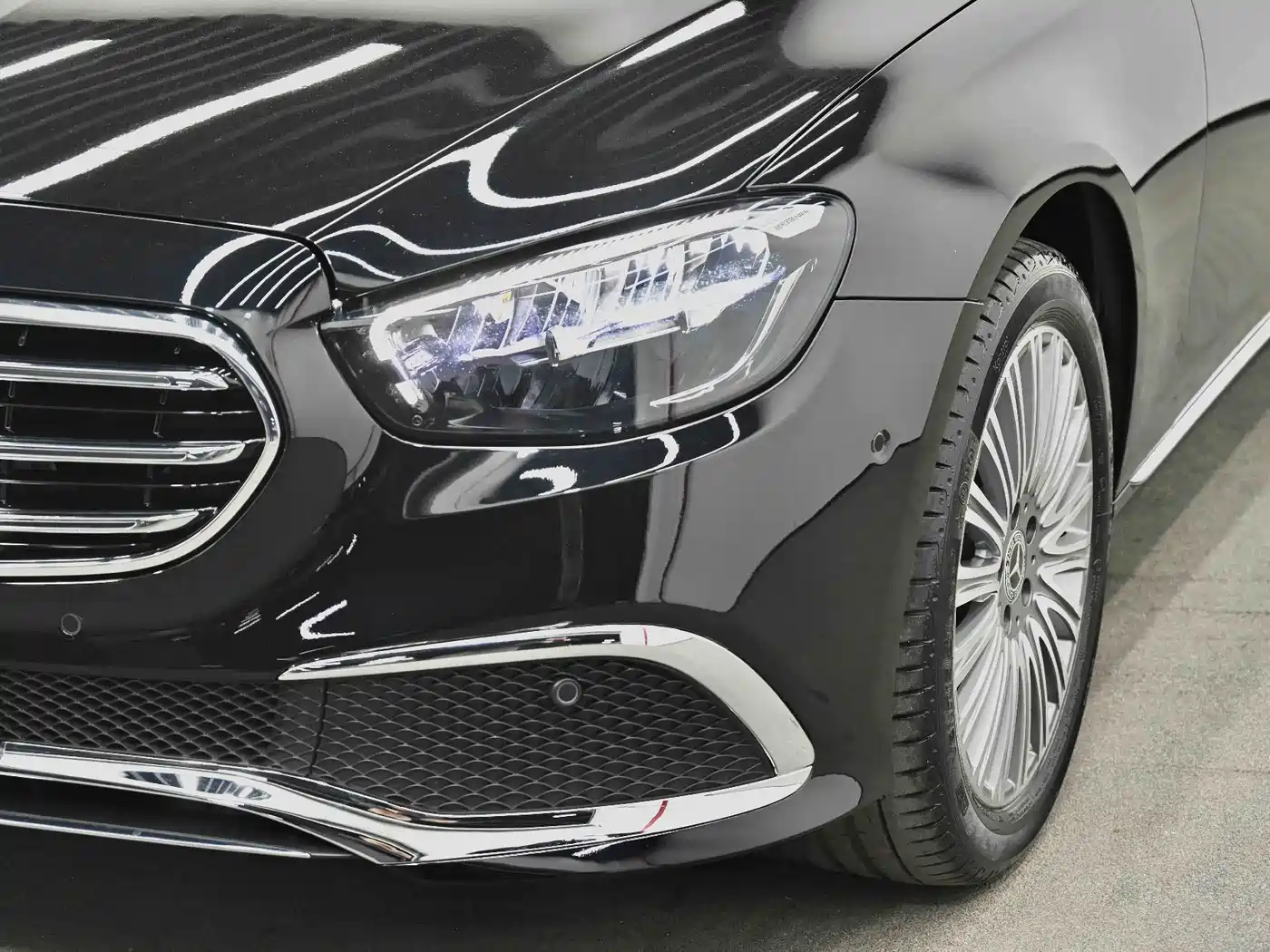 Mercedes-Benz E-Class 2022 E 300 L Fashion фото 4