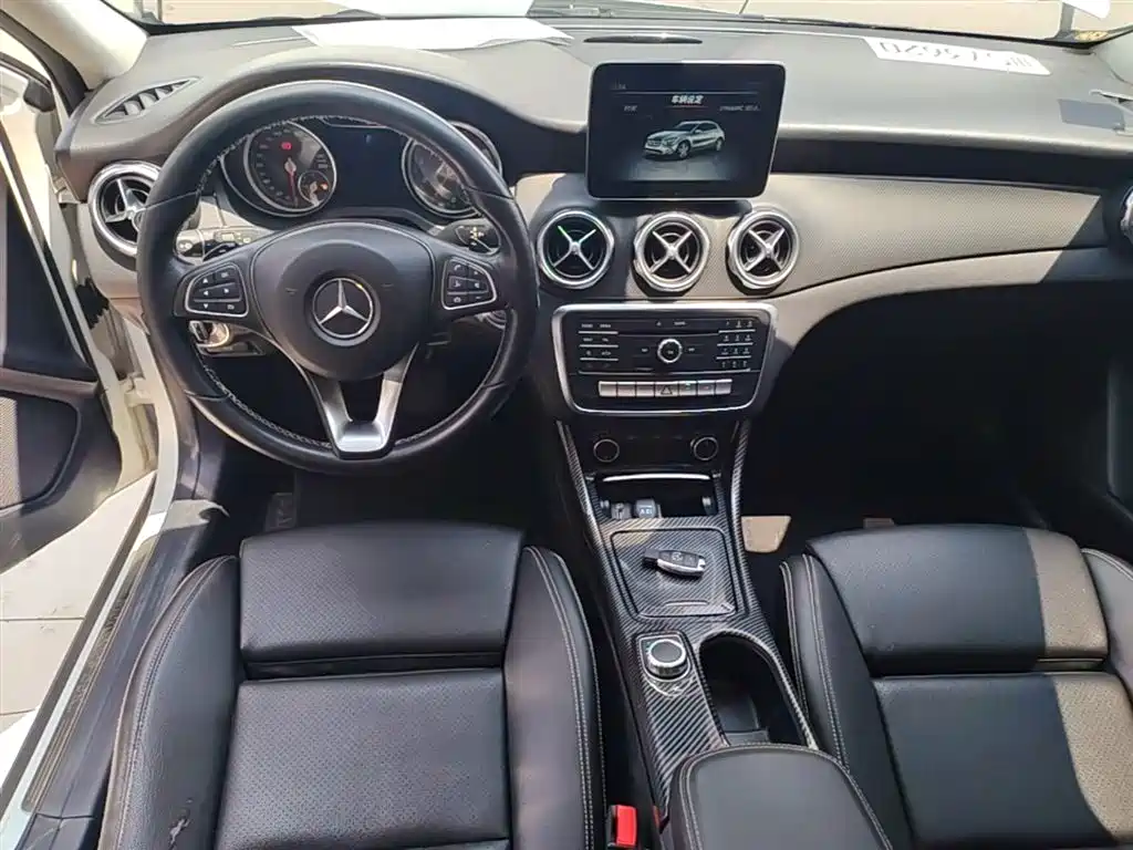 Mercedes-Benz GLA 2017 GLA 200 Dynamic фото 10