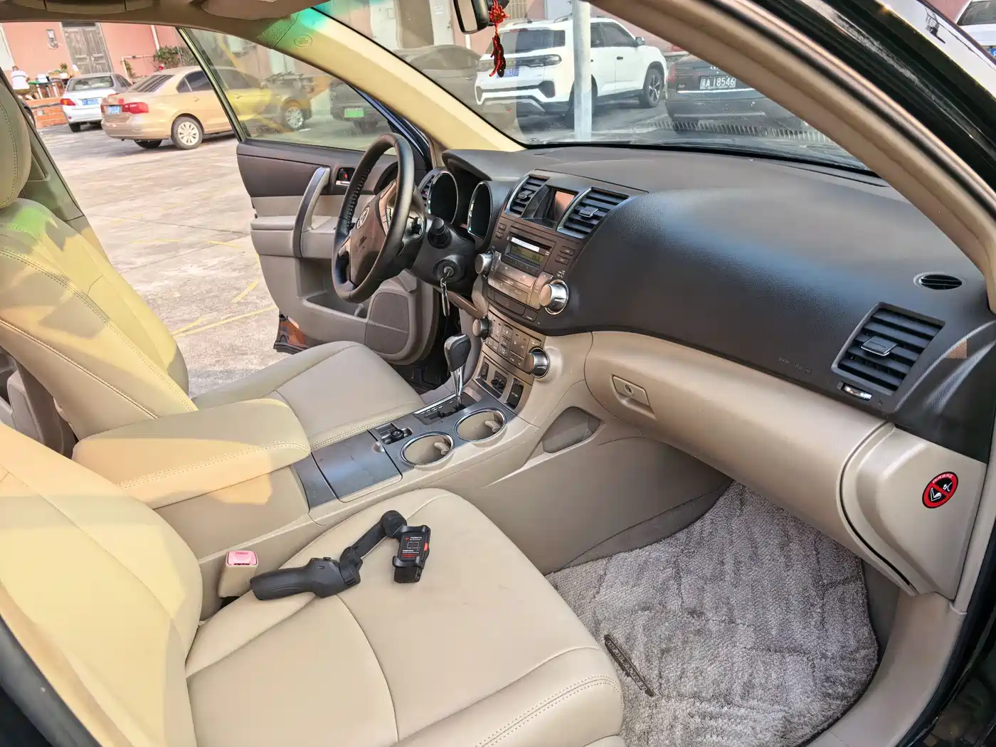 Toyota Highlander 2011 2.7L 2WD 7-seat Luxury фото 9