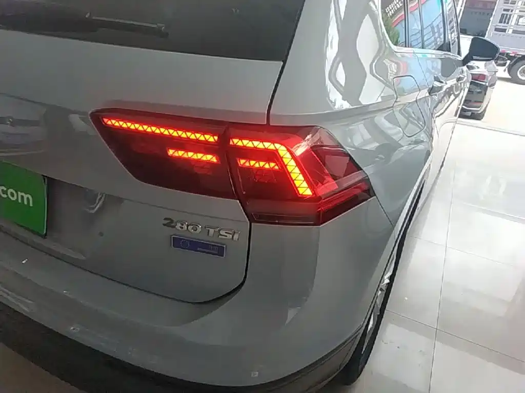Фото 8 - Volkswagen Tiguan
