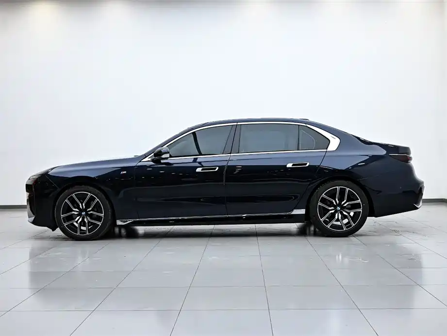 BMW 7 Series 2023 Model 735Li M Sport Package фото 5