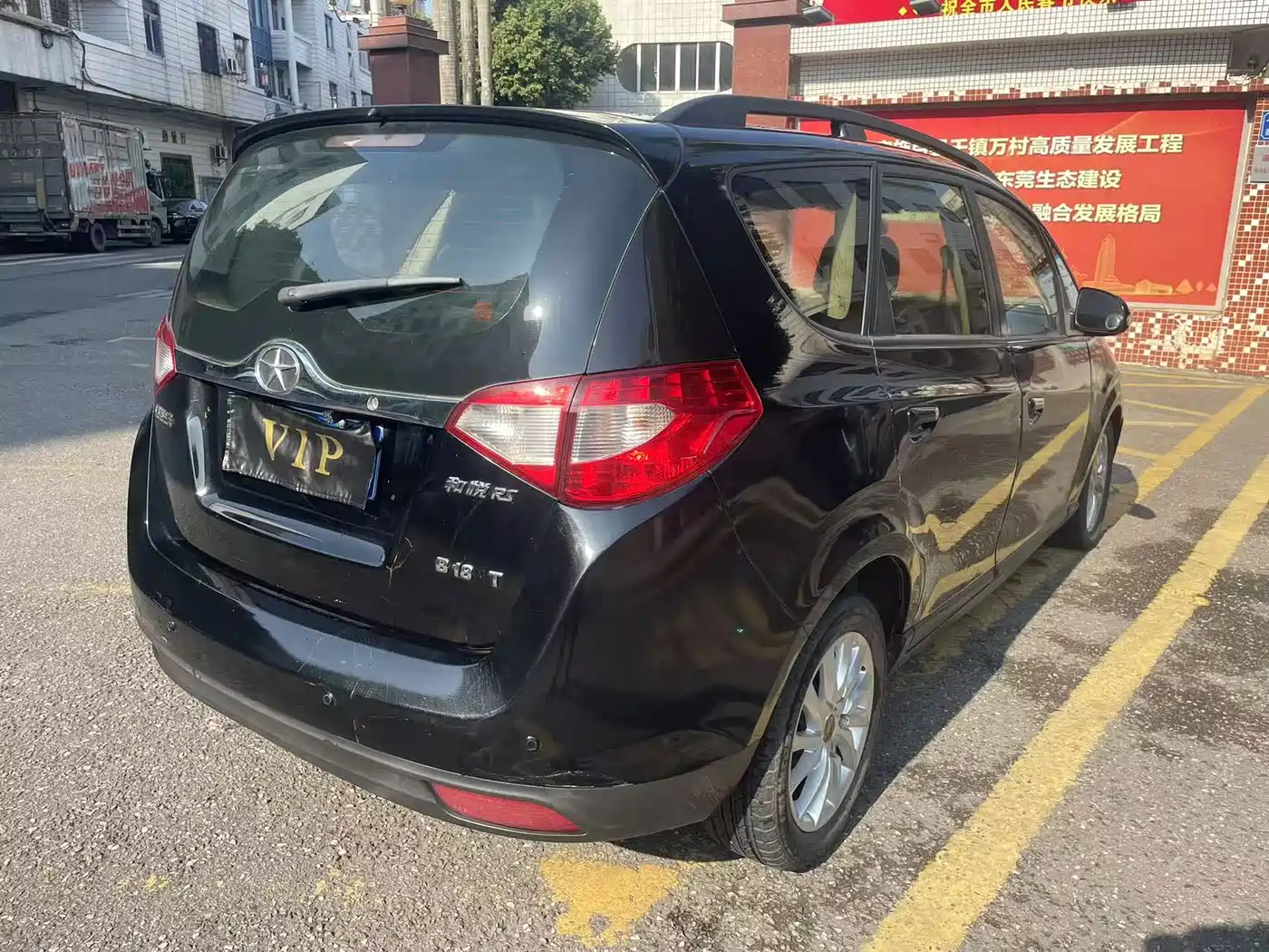 JAC Motors Refine M2 2014 2013 1.8L Automatic Luxury 5-seater