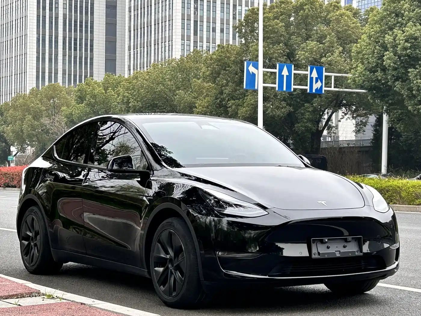 TESLA MODEL Y