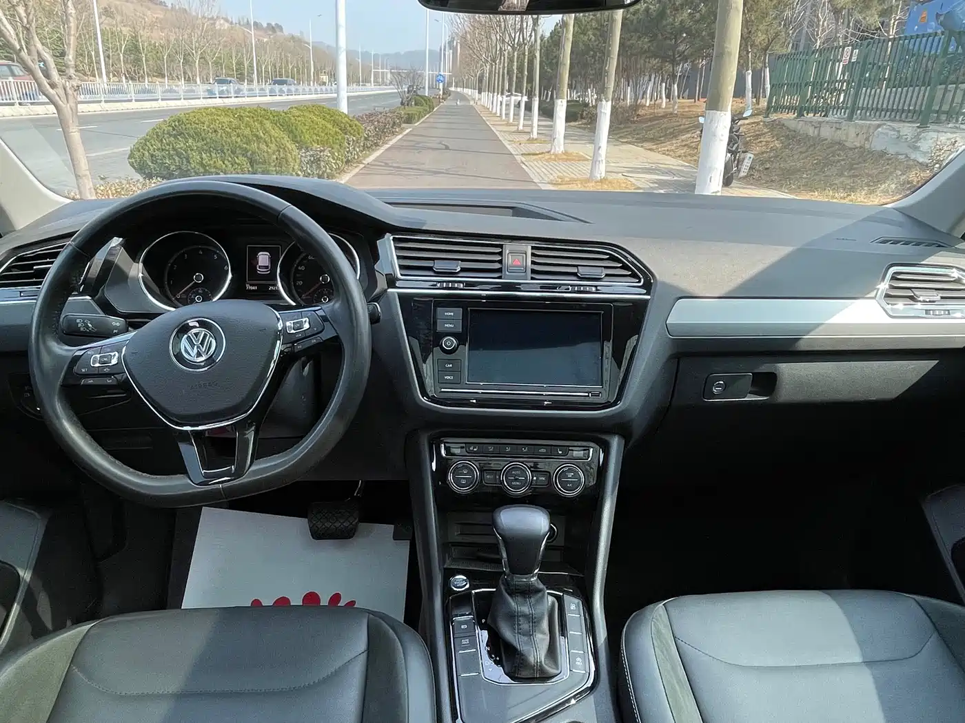 Volkswagen Tiguan L 2018 Facelift 330TSI Automatic 2WD Luxury Edition фото 10