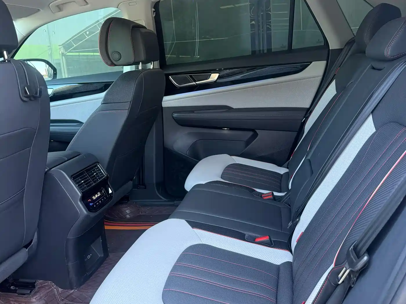 Volkswagen Teramont 2025 Teramont X 380TSI 4WD Outstanding Edition фото 9