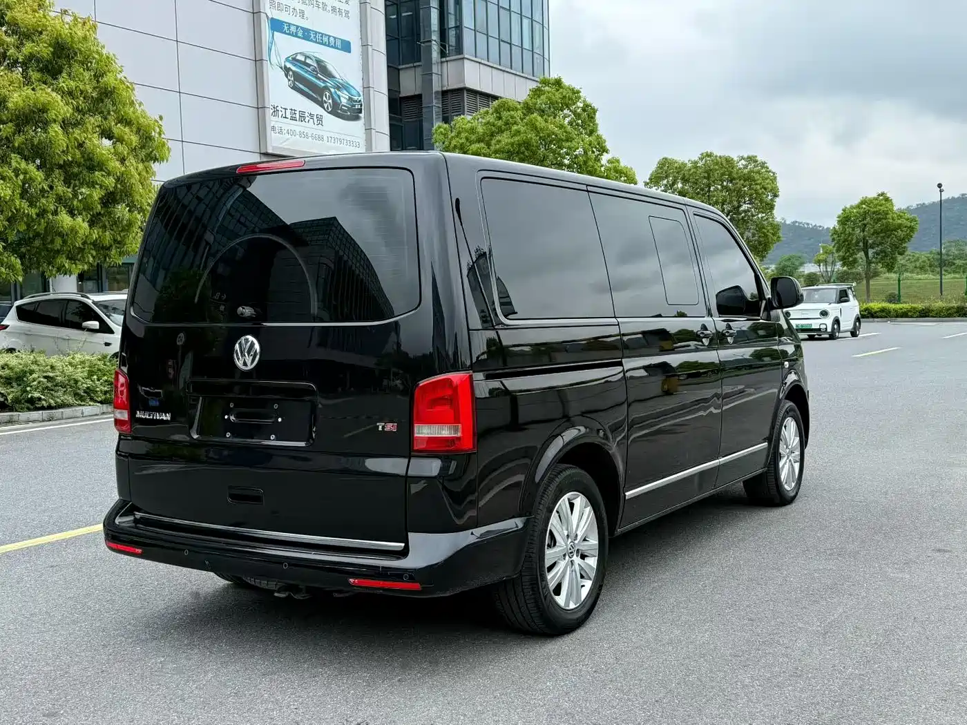 Volkswagen Multivan 2012 2.0TSI 2WD Luxury Edition фото 4