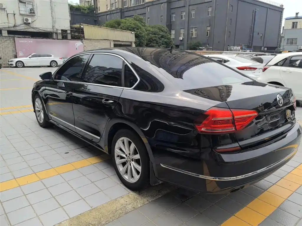 Volkswagen Passat 2016 330TSI DSG Honor Edition фото 5