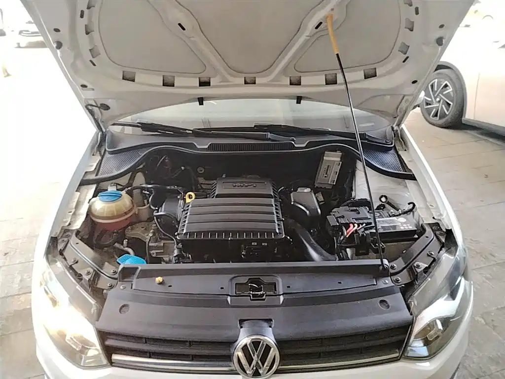 Volkswagen Polo 2016 1.4L Automatic Trend фото 20