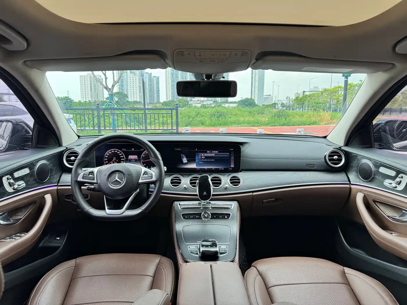 صورة 8 - Mercedes-Benz E-Class