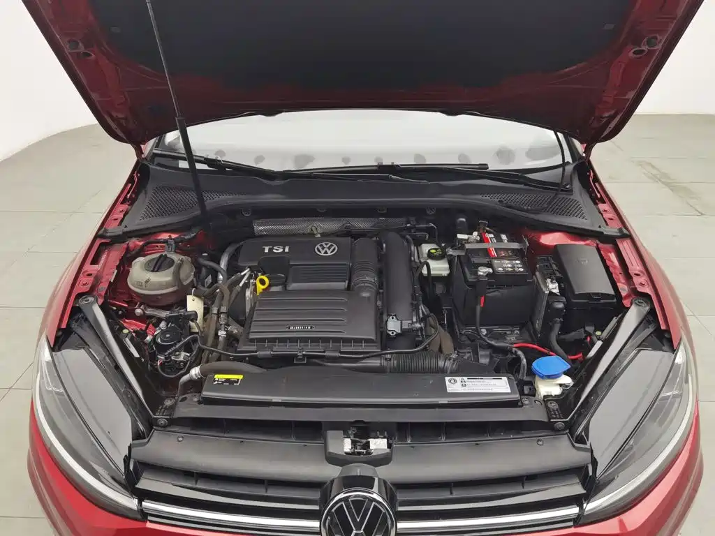 صورة 6 - Volkswagen Golf