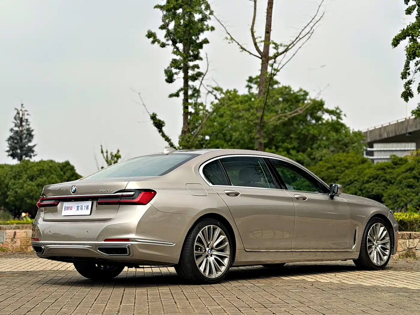 Photo 20 - BMW 7 Series