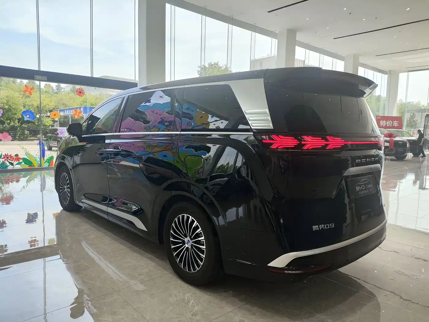 Denza D9 2024 DM-i 980 AWD Prestige фото 7