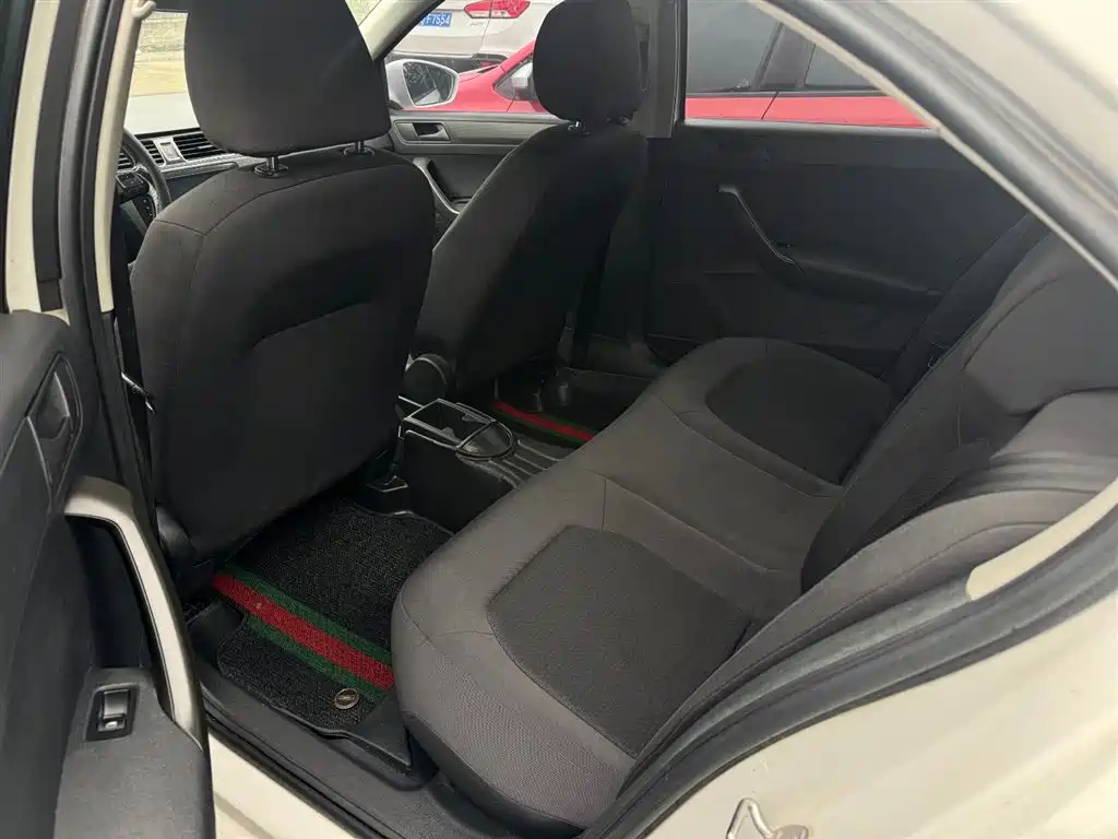 Volkswagen Santana 2015 1.6L Automatic Comfort Edition фото 2