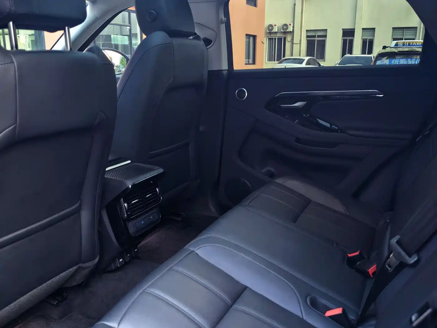Land Rover Range Rover Evoque 2023 Range Rover Evoque L 249PS Luxury Edition фото 6