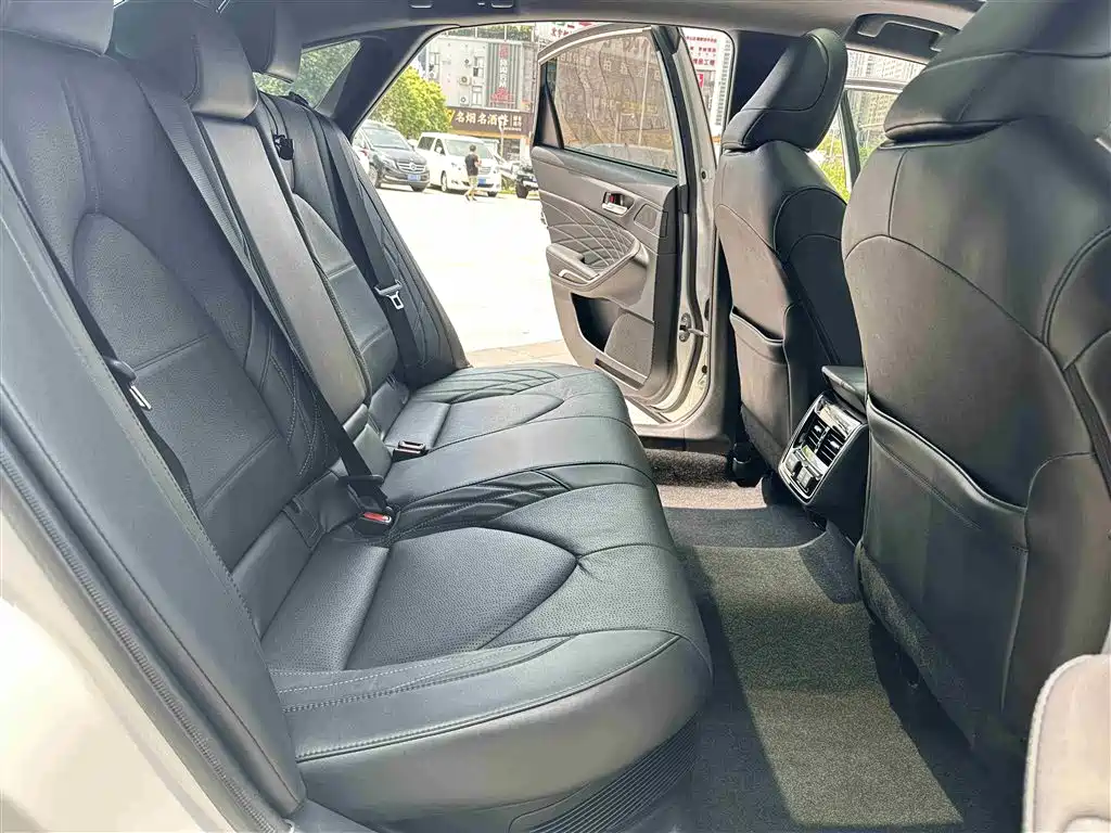 Toyota Avalon 2019 Hybrid 2.5L XLE Premium Edition China VI фото 11