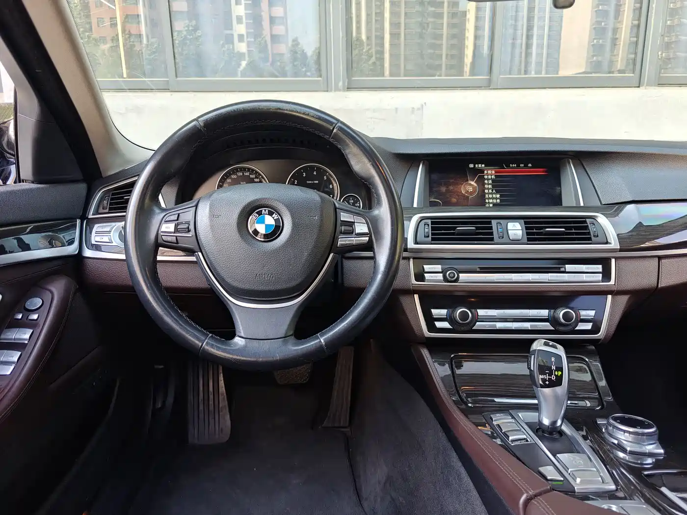 BMW 5 Series 2014 525Li Luxury Design Package фото 16
