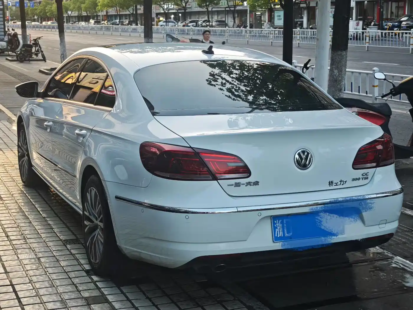 Volkswagen FAW-Volkswagen CC 2018 1.8TSI Luxury фото 5