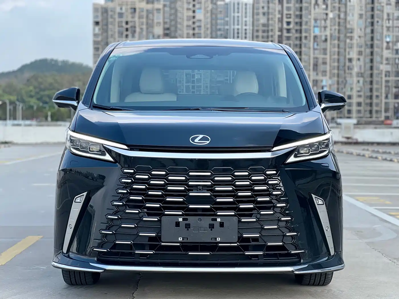 Lexus LM 2025 Model 500h Six-Seater Prestige Edition фото 2